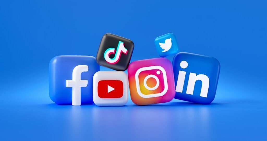 Facebook and Instagram social media icons representing Meta advertising campaigns